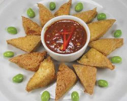 Crispy tofu with Thai peanut sauce