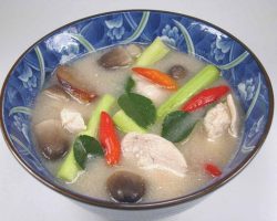 Chicken with spicy tamarind broth 